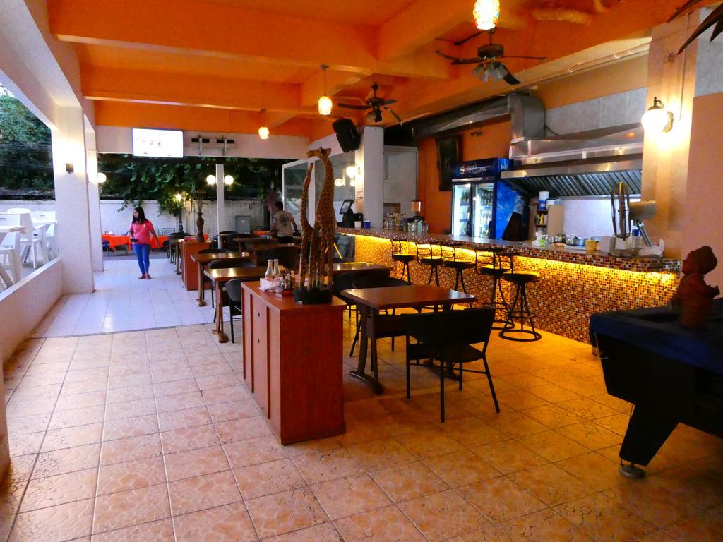 होटल Mango Lagoon Place